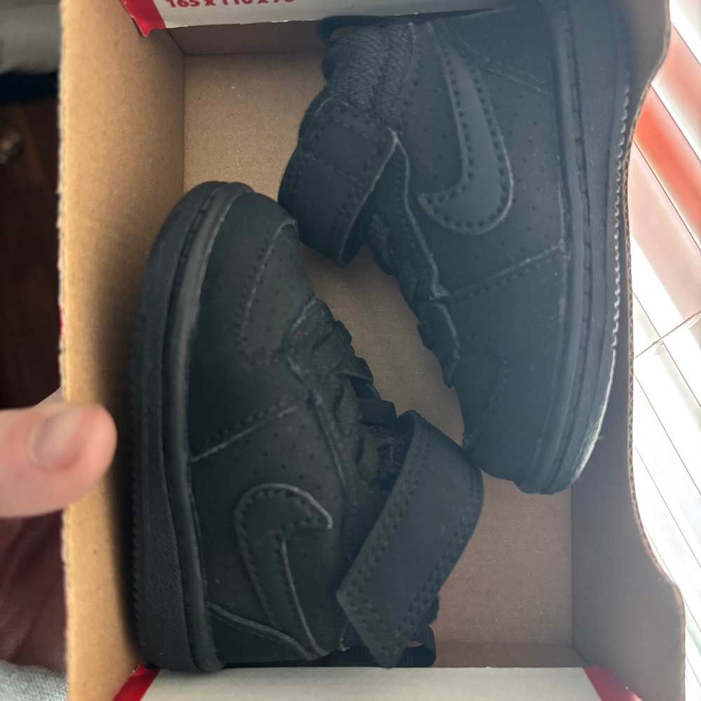 Boys shoes 2c